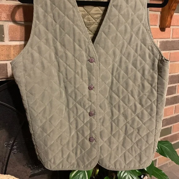 M Vintage USA Made Quited Olive ORVIS Vest - Picture 2 of 10